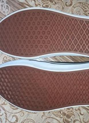 Мужская обувь vans sk8-hi оригинал 
белые/черные, стелька 28см, 43 размер
почти новые, использовались лишь несколько раз. приобретались в европе
