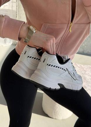 Nike initiator running white 9