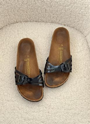Черные женские кожаные шлепки cандали birkenstock 1+1=3
