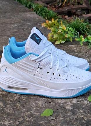 Кроссовки jordan max aura 5, маломерят, 41р.