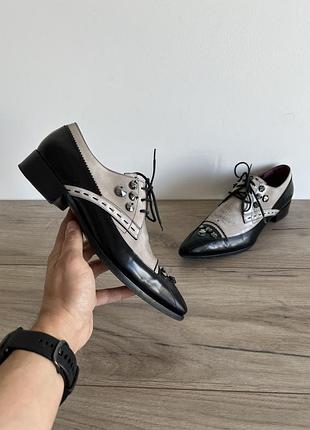 Туфлі шкіряні prada studded rhinestone two-tone oxford оригінал