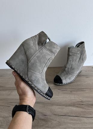 Черевики замшеві chanel chain trim suede boots оригінал