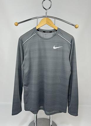 Чоловічий спортивний лонгслів nike running dri-fit
