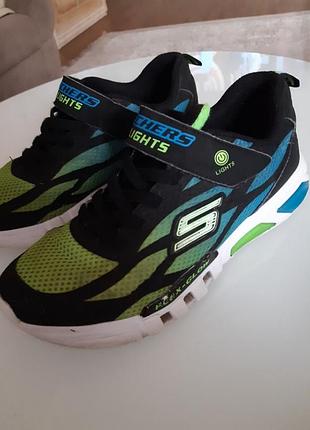 Кроссовки,skechers,
светятся