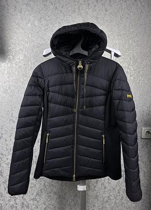 Женская черная куртка демисезон/микропуховик barbour fibredown l