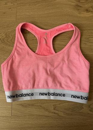 Рожевий спортивний топ бренду new balance з еластичною стрічкою знизу