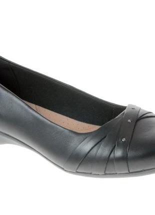Clarks, нові шкіряні туфлі  відомого англійського бренду.