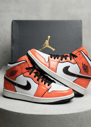 Кроссовки nike air jordan 1 mid se (special edition).артикул: dd6834-802.цвет: turf orange / black / white.размер 42, длина стельки 26.5 см,оригинал