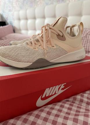 Nike кросівки 37.5-38 розмір. колір бежевий/пудровий. стан - нові