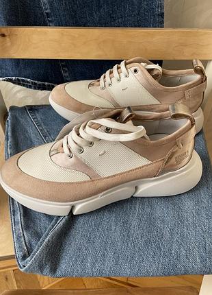 Жіночі кросівки melvin & hamilton tessa 1 trainers, виконані у комбінації білого, бежевого та мідного кольорів