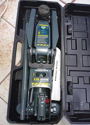 Автомобильный домкрат подставка б/у armer arm-08pvc