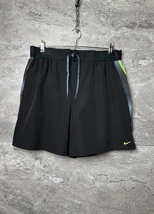 Спортивні шорти nike