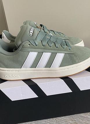 Кросівки adidas р 38