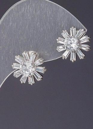 Серьги с белыми кристаллами белая серединка l-1,2см