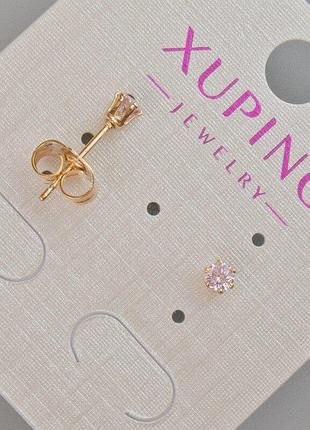 Сережки пусети xuping з фіолетовим кристалом d-4мм+- позолота 18к