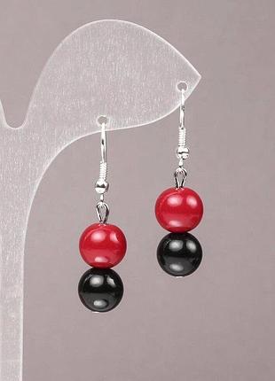 Серьги из коралла (им.) и агата (пресс.) гладкий шарик d-10мм +- l-40мм +-