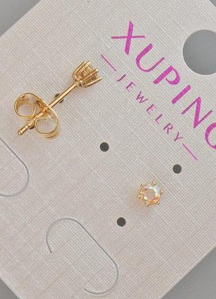 Сережки пусети xuping з рожевим кристалом хамелеон d-4мм+- позолота 18к