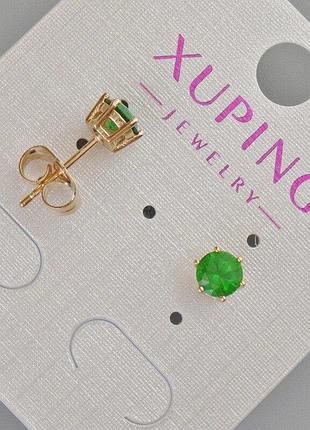 Сережки пусети xuping з зеленим кристалом d-6мм+- позолота 18к