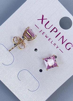 Сережки пусети кульчики xuping з рожевим каменем оправа "квадро" 6мм+- позолота 18к