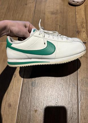 Кросівки унісекс nike cortez шкіряні білі 39 розмір на 25,5 устілку