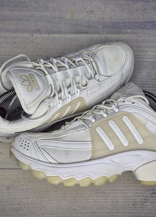 Кроссовки adidas thesia 'triple
