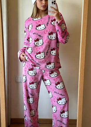 Жіночий костюм hello kitty sanrio рожевий