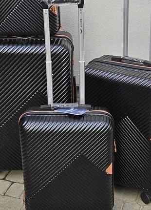 🔹 валіза wings wn 01 — надійна дорожня валіза з ребристим корпусом