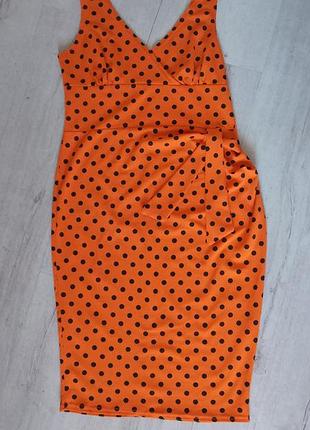 Женское платье в горошек