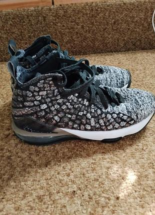 Баскетбольные кроссовки nike lebron 17 "black/white"