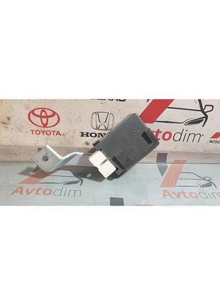 Блок управління люком 8592135010 toyota land cruiser prado 90
