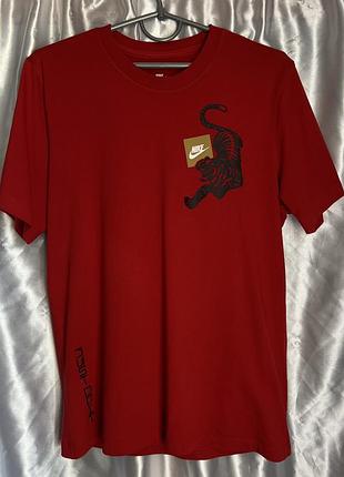Чоловіча футболка nike sportswear si tiger graphic t-shirt