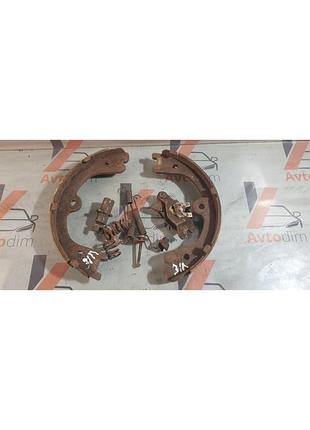 Колодки тормозные задние правые левые в сборе 44060ea026 nissan pathfinder r51