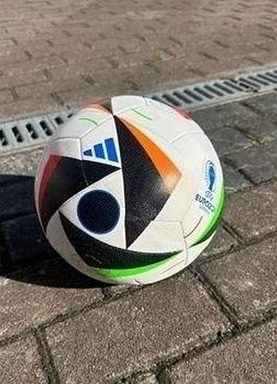 Футбольный мяч adidas uniforia euro 2024 official sheva bal02