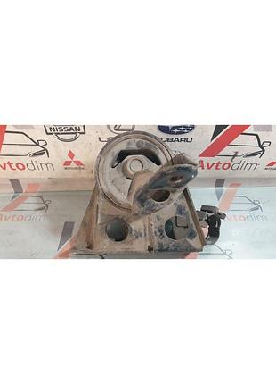 Подушка двигуна права 112108h305 nissan x-trail t30 бензин