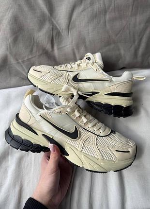 Nike v2k runtek beige кроссовки