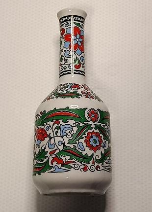Уникальный фарфоровый караф ручной работы.