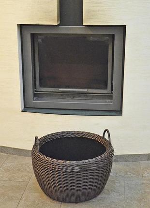 Корзина для дров плетеная (дровница) из искусственного ротанга ручной работы. цвет венге. 45 литров