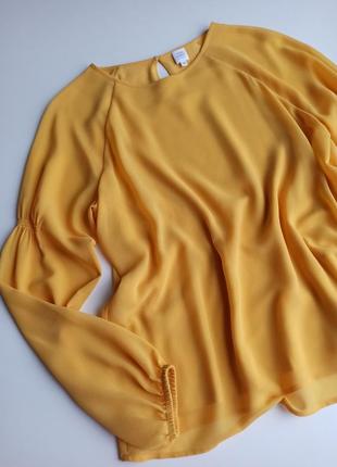 Красива стильна однотонна жовта блуза з модним оригінальним рукавом