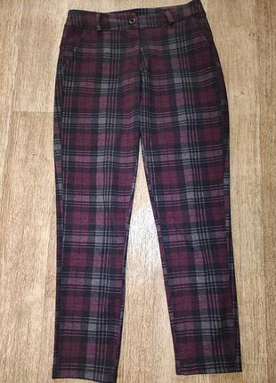 Гарні брюки у клітинку, стильно виглядають