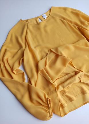 Красива стильна однотонна жовта блуза з модним оригінальним рукавом8 фото