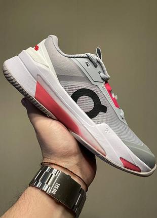 On the roger pro fire clay arctic/pink