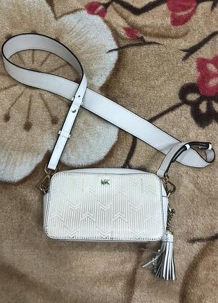 Сумочка жіноча, молочного кольору, з принтом, michael kors