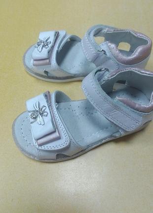 Білі сандалі, босоніжки