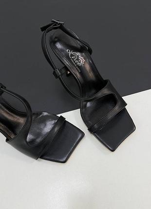 Жіночі босоніжки із натуральної шкіри на шпильці