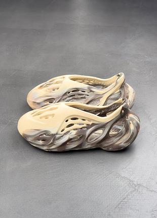 Кроссовки / тапочки  adidas yeezy 'foam rnnr' mx cream clay