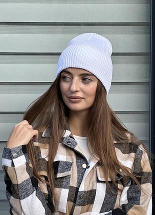Шапка женская базовая демисезонная fero в рубчик белая