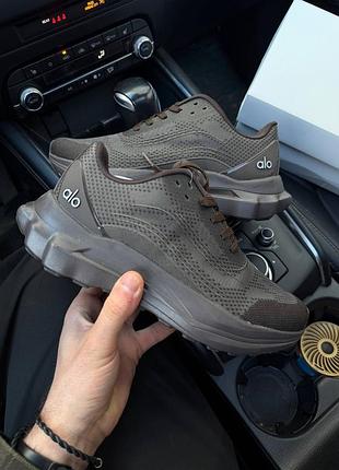 Кросівки alo yoga runner brown