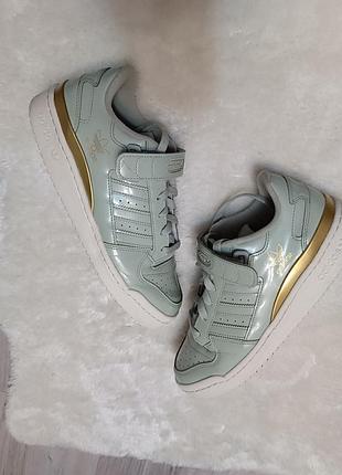 Женские кроссовки adidas