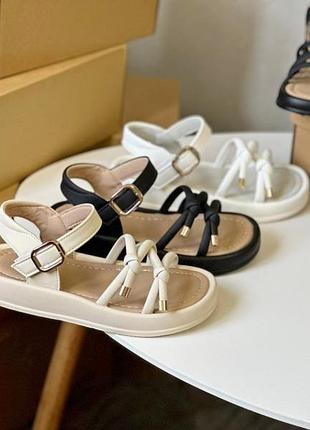 Красивые босоножки для девочки