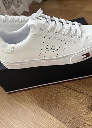 Кросівки оригінальні.  tommy hilfiger